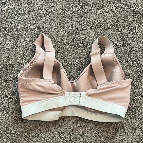 Natori Blush and White Bra - Picture 4 of 7